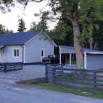 Valminud eramu elementmaja LTL120 Vihterpalus koos abihoone ja hoovialaga