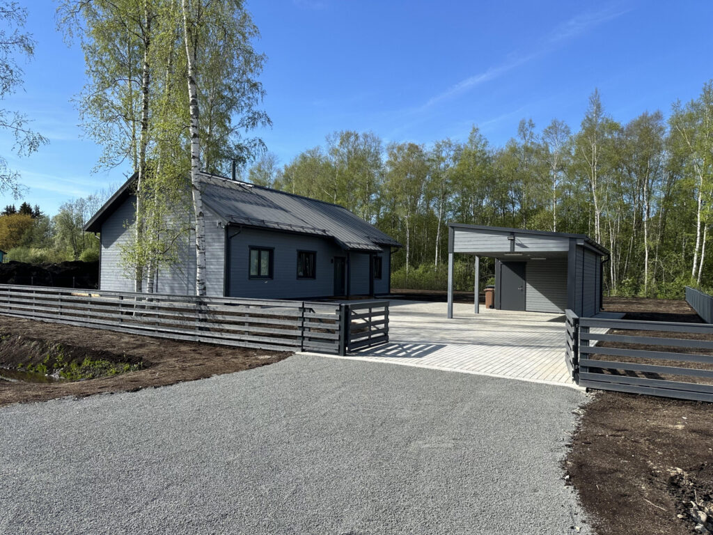 Valminud eramu elementmaja LTL120 Arukülas koos abihoonega