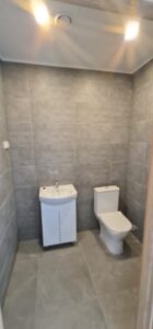 Elementmaja WC – kvaliteetne plaatviimistlus ja sanitaartehnika